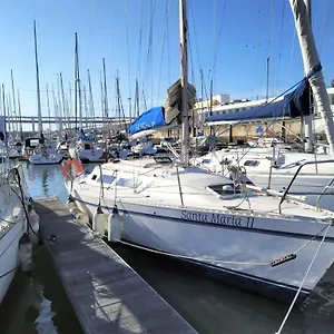 Be Local - Sleep Aboard The Santa Maria Sailing Boat In Lissabon